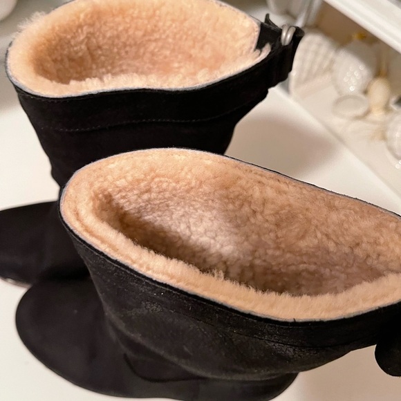 Uggs wedged boots stunning design fluffy . Great conditions - Picture 14 of 16